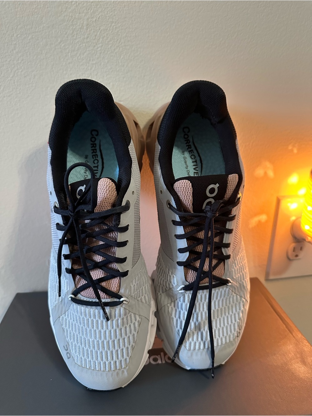 On Running Women's Cloudswift Sneakers in Light Gray and Black - Picture 9 of 9